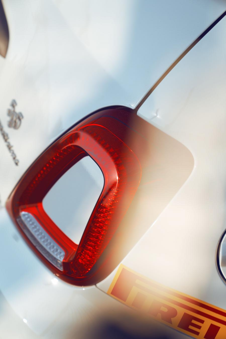 Детали экстерьера Abarth 595 Competizione Dubai Autodrome Official Vehicle (312) 2019 года  (фото 8 из 17)
